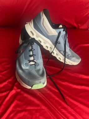On Cloudstratus3 running shoes men’s in wash metal blue size 11